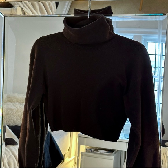 Aritzia Wilfred Cropped Turtleneck Sweater - Picture 2 of 4